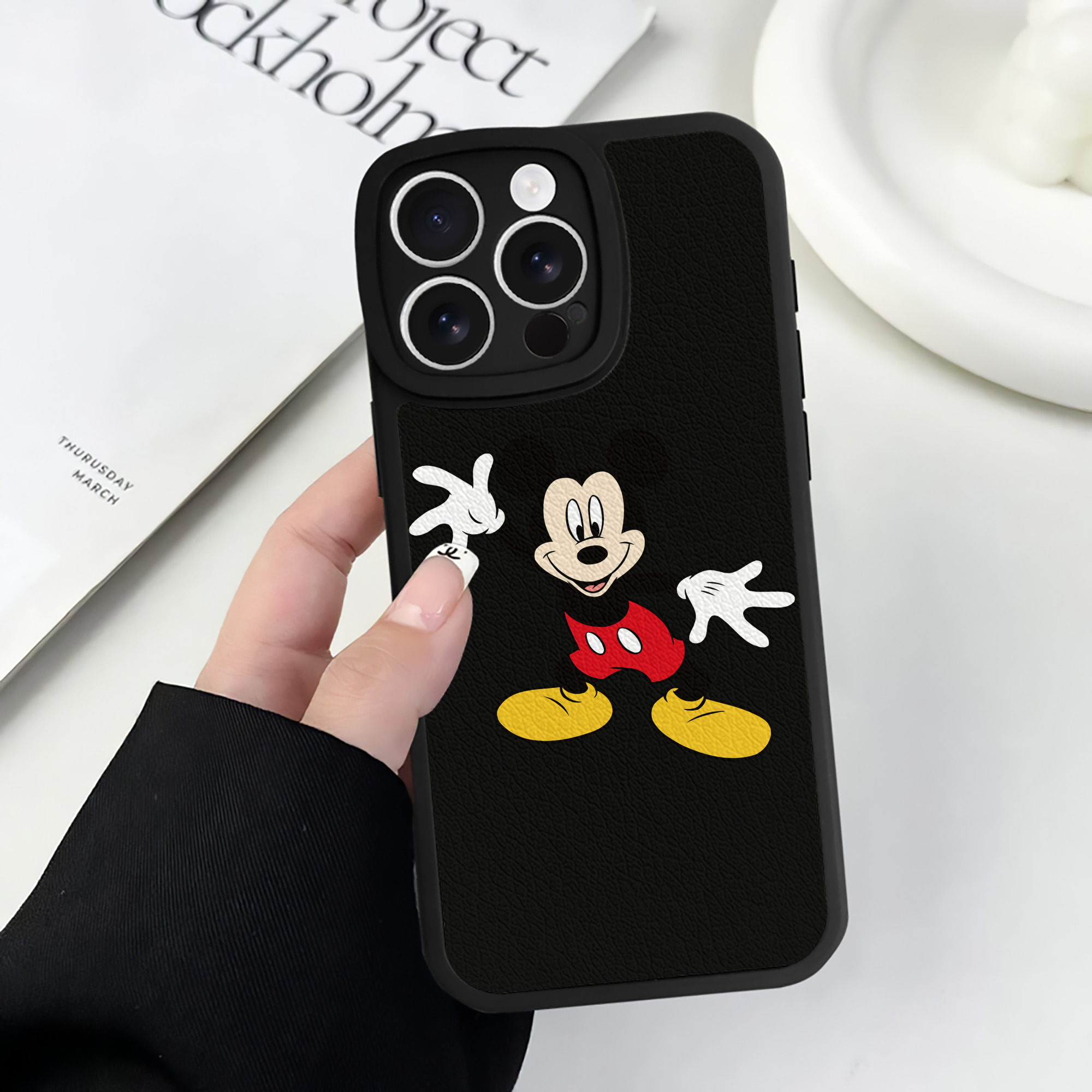 （画像用） ミッキーマウス Mickey Mouse 【iPhone 16シリーズ対応】シリコンスマホケース（レザー調） 材質：シリコン